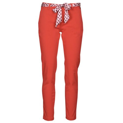 Pantalone chino donna Freeman T.Porter CLAUDIA FELICITA in rosso, elegante e versatile, perfetto per ogni occasione. Ideale per outfit casual o formali, realizzato con materiali di alta qualità per garantire comfort e stile. Acquista ora i pantaloni chino rosso per un tocco di colore nel tuo guardaroba.