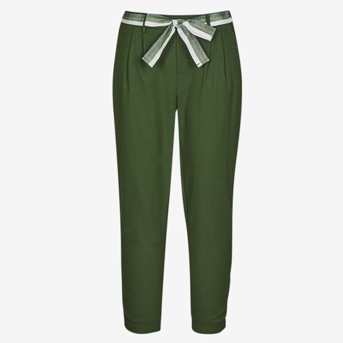 Pantalone Chino Donna Only ONLRITA LOOSE NEW BELT PANT TLR in Verde Kaki, stile moderno e comodo, ideale per un look casual e trendy. Perfetto per ogni occasione, questi pantaloni offrono una vestibilità ampia e si abbinano facilmente a diverse scarpe e top. Acquista ora per aggiornare il tuo guardaroba con questo must-have!