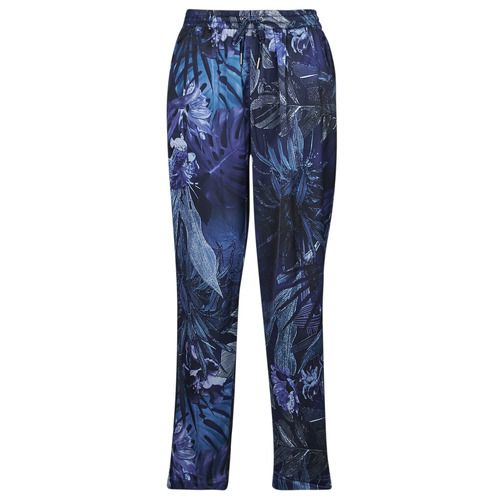 Pantalone VIOLA JOGGER Guess, multicolore, cinque tasche, perfetto per donne che cercano stile e comfort. Ideale per outfit casual e trendy, questo pantalone è un must-have nel tuo guardaroba. Scopri la comodità e la versatilità di Guess con il Pantalone VIOLA JOGGER.