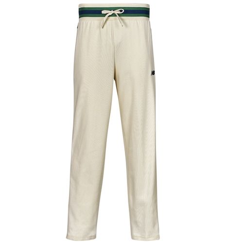 Pantaloni sportivi uomo New Balance SGH BASKETBALL TRACK PANT beige, ideali per il tempo libero e l'attività sportiva. Realizzati con materiali di alta qualità, questi pantaloni offrono comfort e stile per ogni occasione. Perfetti per il basket e altre attività sportive, combinano funzionalità e design moderno. Acquista i pantaloni New Balance per un look alla moda e prestazioni eccezionali.