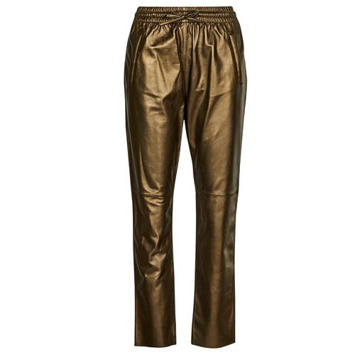 Pantaloni morbidi alla zuava Donna Oakwood GIFT METAL Oro, eleganti e versatili, perfetti per ogni occasione. Realizzati in materiali di alta qualità, questi pantaloni offrono comfort e stile. Ideali per un look casual-chic, abbinabili a t-shirt e bluse. Acquista ora i pantaloni Oakwood GIFT METAL Oro per un guardaroba alla moda.