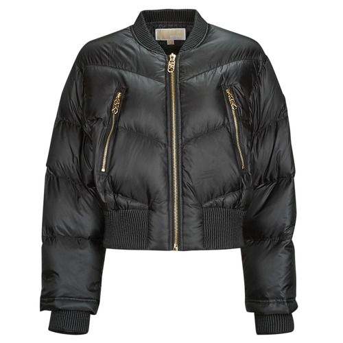 Piumino Donna MICHAEL Michael Kors CHEVRON QUILTED BOMBER Nero, elegante giacca invernale con design a chevron, perfetta per un look chic e alla moda. Ideale per tenerti calda e alla moda durante le giornate fredde. Acquista ora e completa il tuo guardaroba con questo must-have!