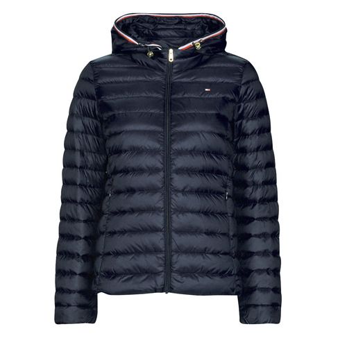 Piumino Donna Tommy Hilfiger CHEVRON SORONA TEDDY LINED MAXI in colore Marine, elegante e caldo, ideale per l'inverno. Realizzato con materiali sostenibili, offre comfort e stile, perfetto per un look trendy. Acquista ora questo piumino di alta qualità per affrontare il freddo con classe.