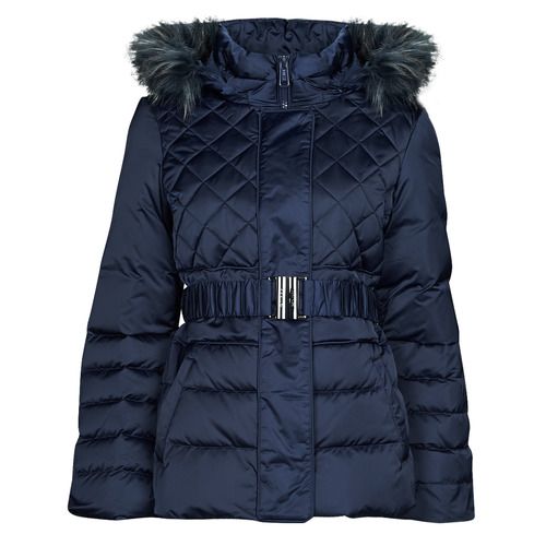 Piumino Donna Guess LAURIE DOWN JACKET in colore Marine, un giubbotto elegante e caldo per l'inverno, realizzato con materiali di alta qualità per garantire comfort e stile. Perfetto per outfit casual e trendy, ideale per le giornate fredde, con un design moderno che esalta la femminilità. Disponibile nelle migliori taglie per ogni tipo di corpo. Acquista ora per aggiungere un tocco di classe al tuo guardaroba invernale!