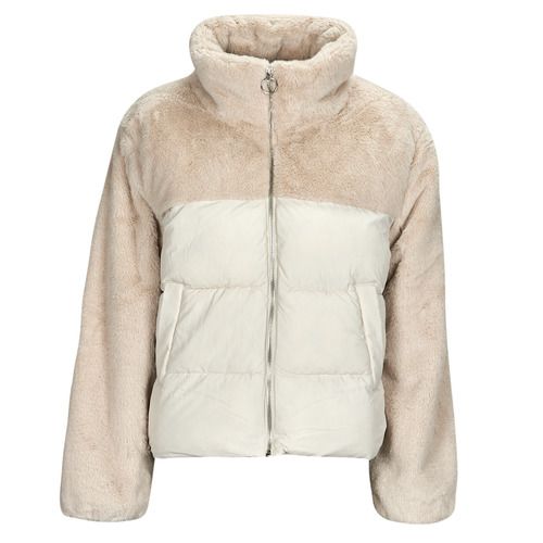Piumino Donna Only ONLWANJA FUR PUFFER MIX JACKET CC OTW Beige, elegante giacca invernale con dettagli in pelliccia, ideale per un look trendy e caldo. Perfetto per affrontare il freddo con stile, questo piumino offre comfort e versatilità. Acquista ora per un outfit chic e alla moda.