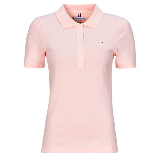 Polo Donna Tommy Hilfiger 1985 SLIM PIQUE POLO SS Rosa, elegante e alla moda, realizzata in cotone di alta qualità. Perfetta per il casual e l'abbigliamento quotidiano, questa polo offre un taglio slim che si adatta perfettamente al corpo. Ideale per creare look sofisticati e comodi, questa polo è un must-have per ogni guardaroba femminile.