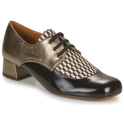 Scopri le eleganti Derby Donna Chie Mihara RENSI in nero, perfette per ogni occasione. Queste scarpe offrono stile e comfort unici, ideali per un look sofisticato e alla moda. Realizzate con materiali di alta qualità, le RENSI sono perfette per chi cerca unire moda e praticità. Acquista ora le Chie Mihara RENSI Nero e completa il tuo outfit con un tocco di classe!