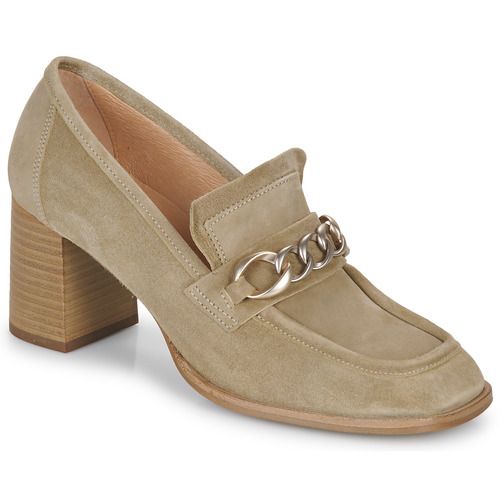 Mocassini donna Muratti RIGAUD Kaki, eleganti e versatili, realizzati in morbido materiale per un comfort ottimale. Perfetti per ogni occasione, questi mocassini si abbinano facilmente a qualsiasi outfit, ideale per il tempo libero o per un look casual-chic. Disponibili nel colore kaki, rappresentano una scelta di stile per la stagione. Acquista ora per un tocco di classe nel tuo guardaroba.
