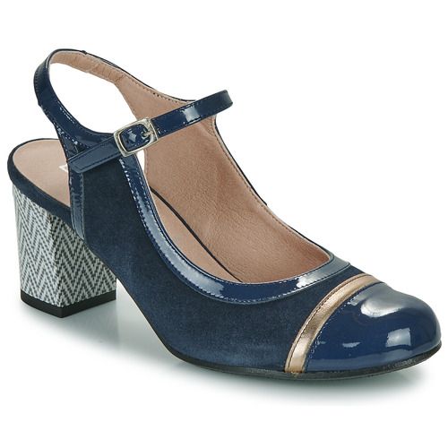 Décolleté Donna Dorking RODIN Marine, eleganti scarpe con tacco in camoscio blu, perfette per occasioni speciali e look sofisticati. Design raffinato e comfort ottimale per un'indossabilità tutto il giorno. Ideali per donne alla ricerca di stile e praticità. Acquista ora per completare il tuo guardaroba con queste calzature di tendenza.