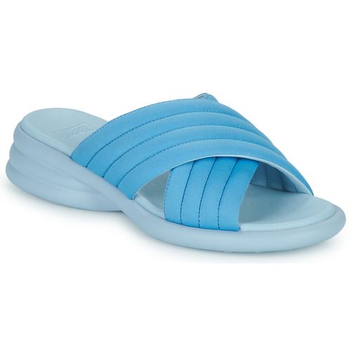 Ciabatta Donna Camper SPIRO Blu, elegante e comoda, con design moderno e materiali di alta qualità, ideale per uno stile casual e pratico. Perfetta per la stagione primaverile ed estiva, ottima per ogni occasione. Acquista le ciabatte più trendy per un look chic e rilassato.