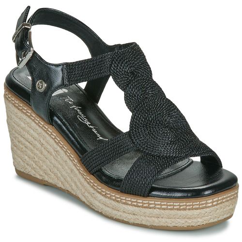 Sandali Xti 142320 Nero Donna con design elegante e alla moda. Realizzati in materiali di alta qualità, questi sandali offrono comfort e stile perfetto per ogni occasione. Ideali per abbinamenti estivi e casual, sono il complemento perfetto per il tuo guardaroba. Acquista ora i sandali Xti 142320 Nero per un look raffinato e versatile.
