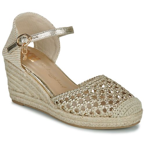 Sandali Xti 142893 Oro per Donna, eleganti e trendy, con design alla moda e dettagli raffinati. Perfetti per occasioni estive, questi sandali offrono comfort e stile. Ideali da abbinare a vestiti estivi e pantaloni leggeri. Acquista ora il tuo paio di sandali Xti 142893 Oro!