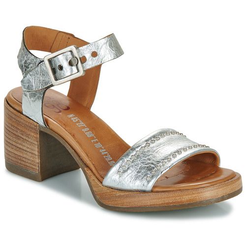 Sandali Airstep / A.S.98 ALCHA CHIC Argento per Donna, eleganti e alla moda, realizzati in materiali di alta qualità. Questi sandali argentati offrono comfort e stile per ogni occasione, perfetti per un look chic e contemporaneo. Ideali per l'estate, si abbinano facilmente a vestiti e jeans. Acquista ora i tuoi sandali Airstep / A.S.98 ALCHA CHIC Argento e aggiungi un tocco glamour al tuo guardaroba.