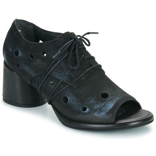 Sandali Donna Papucei COSSY in nero, eleganti e versatili, perfetti per ogni occasione. Realizzati con materiali di alta qualità, offrono comfort e stile. Ideali per l'estate, questi sandali valorizzano ogni outfit, dalla passeggiata al lavoro. Scopri la collezione Papucei e aggiungi un tocco di classe al tuo guardaroba con i sandali COSSY.