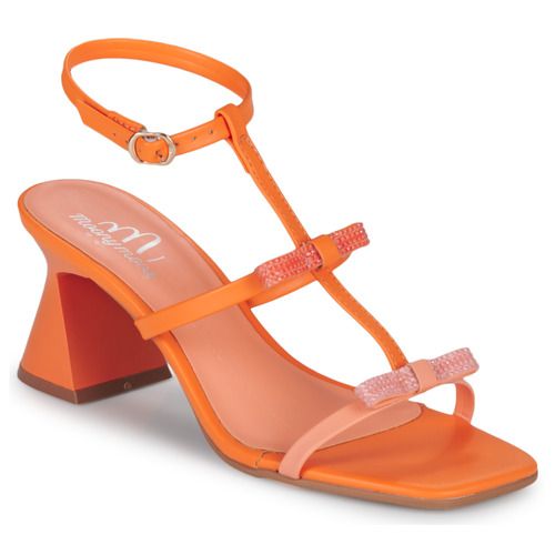 Sandali Moony Mood CYLANA in arancio per donna, con design elegante e alla moda, perfetti per l'estate. Realizzati con materiali di alta qualità, offrono comfort e stile. Ideali per completare qualsiasi outfit estivo, questi sandali sono un must-have per chi ama la moda. Perfetti per occasioni casual e formali, aggiungi un tocco di colore al tuo look con i sandali CYLANA.