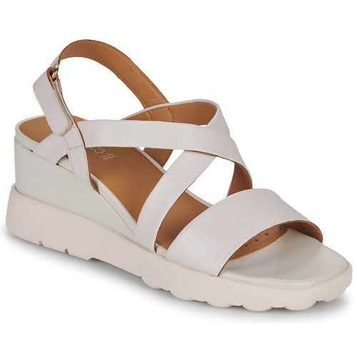 Sandali Donna Geox D SPHERICA EC6 in Beige, eleganti e confortevoli, ideali per ogni occasione. Design moderno con suola traspirante e ottima aderenza, perfetti per la stagione estiva. Scegli il comfort e lo stile con i sandali Geox.