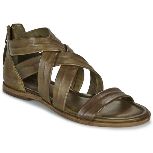 Sandali Donna ET.EBA V2 CRUST OLIVE GREEN 2206 in verde, dal design elegante e moderno, perfetti per outfit estivi. Realizzati con materiali di alta qualità, questi sandali offrono comfort e stile. Ideali per passeggiate e occasioni casual, un accessorio indispensabile per la stagione. Acquista ora i tuoi sandali donna ET.EBA per un look fresco e alla moda.