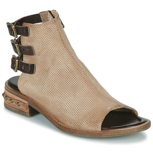 Sandali Airstep / A.S.98 GEA MID Beige per donna, eleganti e alla moda, realizzati in materiali di alta qualità. Ideali per l'estate, questi sandali offrono comfort e stile, perfetti per ogni occasione. Scopri il tuo look estivo con i sandali GEA MID Beige.