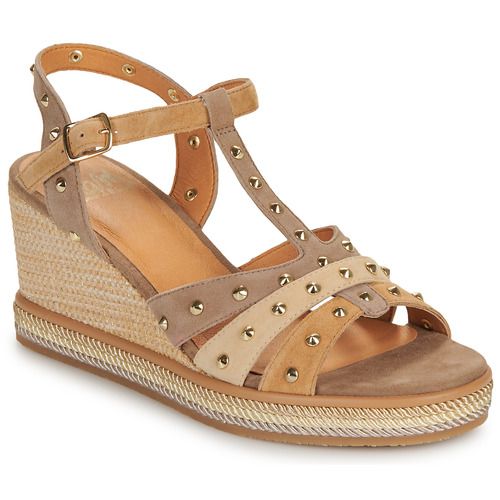 Sandali Mam'Zelle INVITA multicolore per donna, eleganti e alla moda, ideali per la stagione estiva. Questi sandali offrono comfort e stile, perfetti per ogni occasione. Aggiungi un tocco di colore al tuo outfit con i sandali Mam'Zelle INVITA, perfetti per passeggiate e eventi casual. Scopri la comodità e il design unico di questi sandali da donna.