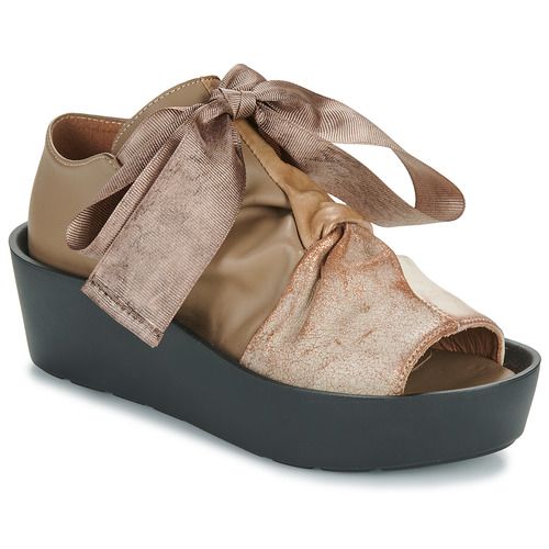 "Sandali Papucei KIMK Beige per Donna, eleganti e versatili, ideali per ogni occasione. Design moderno con dettagli raffinati, perfetti per il comfort e lo stile. Scegli i sandali Papucei KIMK per un look alla moda e funzionale."