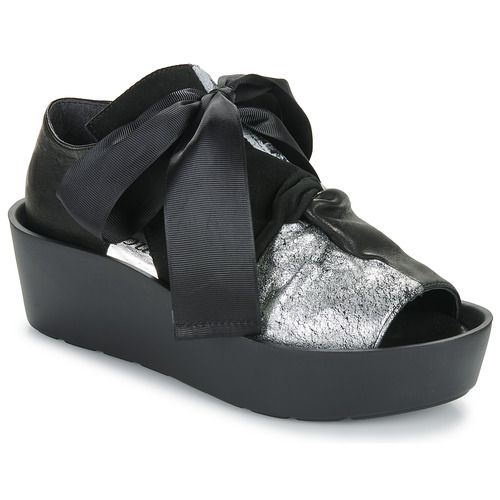 Sandali Donna Papucei KIMK in Nero - Eleganti e alla moda, questi sandali offrono comfort e stile per ogni occasione. Perfetti per l'estate, sono ideali per abbinamenti casual e chic. Acquista ora e valorizza il tuo look con i Papucei KIMK!
