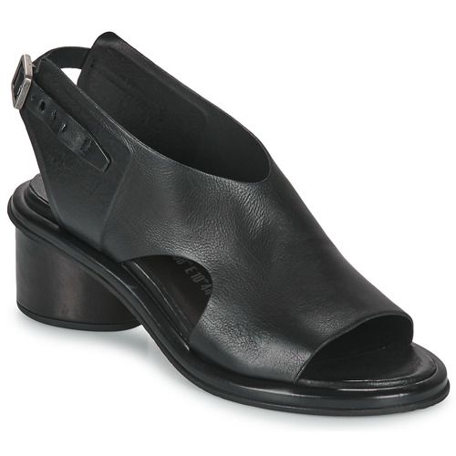 Sandali Airstep / A.S.98 LIBRA Nero per donna, eleganti e alla moda. Realizzati in pelle di alta qualità, questi sandali offrono comfort e stile per ogni occasione. Scarpe ideali per l'estate, perfette per abbinamenti casual o chic. Disponibili nella classica colorazione nera, aggiungono un tocco di classe al tuo guardaroba.