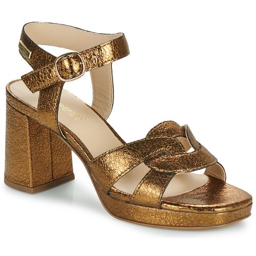 Sandali Donna Les Tropéziennes par M Belarbi LINESS Oro, eleganti e versatili, perfetti per ogni occasione estiva. Realizzati con materiali di alta qualità, questi sandali offrono comfort e stile. Ideali per completare un look da spiaggia o da città, sono un must-have per la moda femminile. Disponibili in oro, aggiungono un tocco di lusso a qualsiasi outfit.