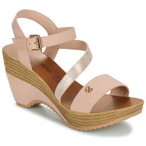 Sandali Chattawak MAELLE Rosa per donna, elegante design estivo. Realizzati in materiali di alta qualità, questi sandali offrono comfort e stile perfetto per ogni occasione. Ideale per passeggiate e uscite casual. Disponibili in colore rosa, aggiungono un tocco di freschezza al tuo guardaroba. Acquista ora per un look distintivo e alla moda!