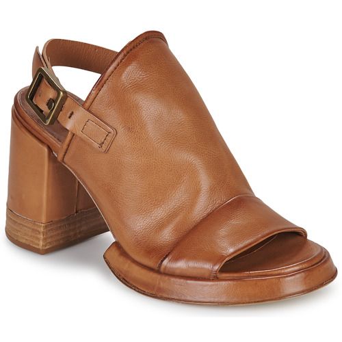 Sandali Airstep / A.S.98 MIREA STRAP in marrone, eleganti e alla moda, ideali per l'estate. Realizzati con materiali di alta qualità, questi sandali donna offrono comfort e stile. Perfetti per abbinamenti casual o outfit più chic, i MIREA STRAP sono un must-have per ogni guardaroba femminile. Acquista ora per un look raffinato e sofisticato!