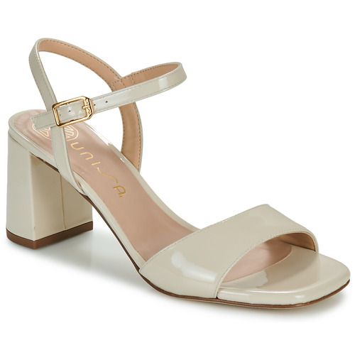 Sandali Donna Unisa MORATY Beige, eleganti e comodi, perfetti per ogni occasione estiva. Realizzati con materiali di alta qualità, questi sandali offrono stile e comfort, con un design versatile che si abbina facilmente a vari outfit. Ideali per passeggiate in città o eventi casual, sono un must-have per il tuo guardaroba estivo. Acquista ora i sandali Unisa MORATY Beige e completa il tuo look!
