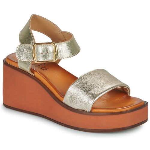 Sandali Metamorf'Ose NABOT Oro per donna, eleganti e comodi, ideali per ogni occasione. Questi sandali in oro aggiungono un tocco di classe e stile al tuo outfit. Perfetti per l'estate, possono essere abbinati a vestiti leggeri o jeans. Scopri il comfort e la qualità dei sandali Metamorf'Ose per valorizzare il tuo look.