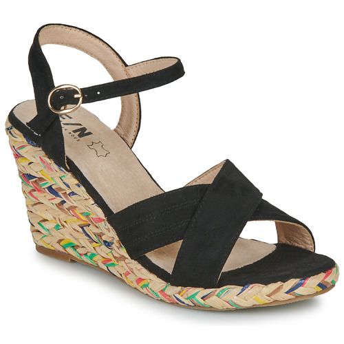 Sandali Elue par nous NECHANCRE Nero per donna, eleganti e alla moda, in morbida pelle nera. Ideali per ogni occasione, questi sandali offrono comfort e stile. Perfetti per completare il tuo look estivo con raffinatezza e versatilità. Acquista ora il tuo paio di sandali Elue par nous e fai risaltare il tuo outfit!