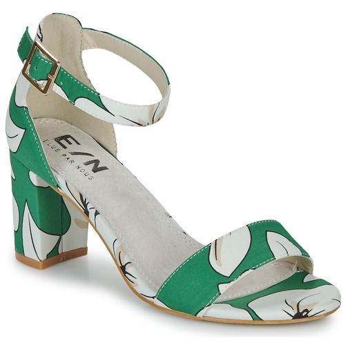 Sandali Elue par nous NEFFILE Verde Donna, eleganti e versatili, realizzati in un raffinato materiale verde, ideali per ogni occasione. Perfetti per completare il tuo look estivo, offrono comfort e stile. Scopri i sandali NEFFILE per un tocco di classe nei tuoi outfit.