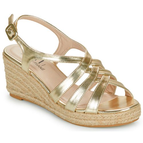 Sandali Donna Moony Mood ONICE in oro con design elegante e moderno, perfetti per l'estate. Realizzati con materiali di alta qualità, questi sandali offrono comfort e stile per ogni occasione. Ideali per completare outfit casual o più chic, sono un must-have per il guardaroba femminile. Scopri la collezione di sandali Moony Mood per uno stile impeccabile.