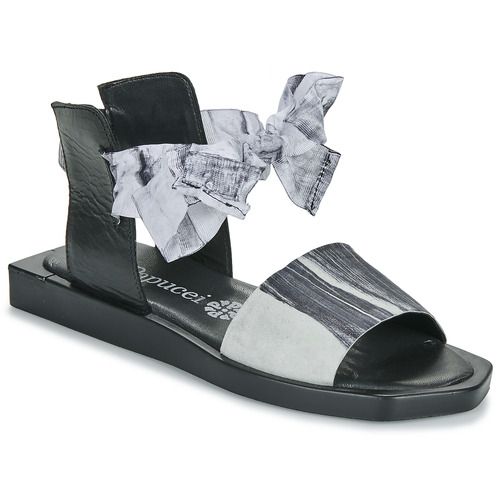 Sandali Papucei OXANA in bianco per donna, eleganti e comodi, ideali per l'estate. Questi sandali trendy offrono stile e versatilità, perfetti per ogni occasione. Acquista subito i sandali Papucei OXANA e aggiungi un tocco di classe al tuo guardaroba!