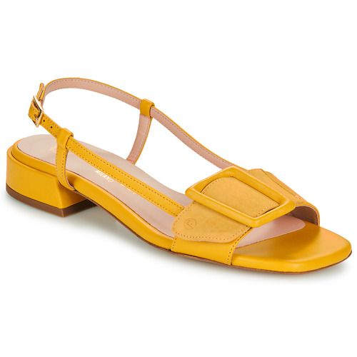 Sandali Fericelli PANILA Giallo per Donna, eleganti e alla moda, ideali per la stagione estiva. Design raffinato e comodo, perfetti per ogni occasione, dalle passeggiate alle serate. Realizzati con materiali di alta qualità per un comfort duraturo. Scopri il tuo stile con i sandali Fericelli PANILA in giallo, un must-have del guardaroba!