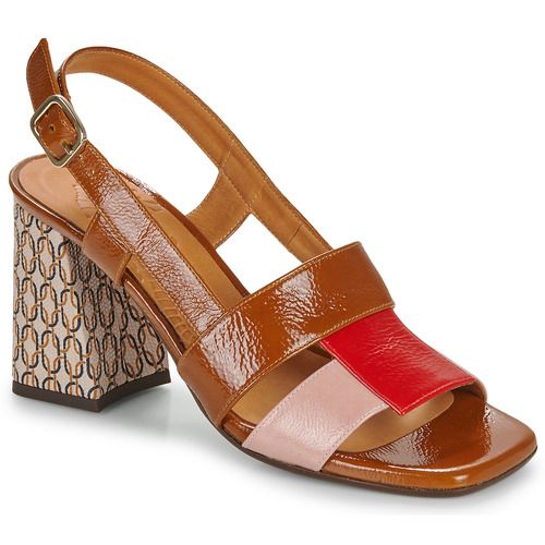 Sandali Chie Mihara PANYA in marrone, eleganti e confortevoli, ideali per l'estate. Design raffinato con dettagli curati, perfetti per ogni occasione. Con questi sandali donna, il tuo stile sarà impeccabile e alla moda. Acquista ora per aggiungere un tocco di classe al tuo guardaroba!