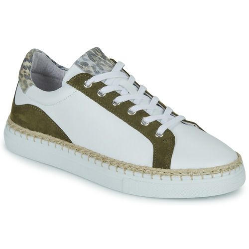 Sandali Donna RACHEL V3 CROSTA MILITARE Kaki, eleganti e versatili, ideali per ogni occasione. Realizzati in crosta di alta qualità, offrono comfort e stile. Perfetti per completare il tuo look estivo. Disponibili ora su Outlet Scarpe Online.