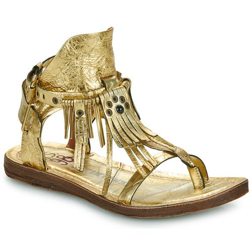 Sandali Donna Airstep / A.S.98 RAMOS Oro, eleganti e alla moda, realizzati in materiali di alta qualità, perfetti per ogni occasione. Scopri il comfort e lo stile dei sandali RAMOS Oro, ideali per completare il tuo outfit estivo con un tocco di classe. Acquista ora i tuoi sandali Airstep per un look unico e trendy.