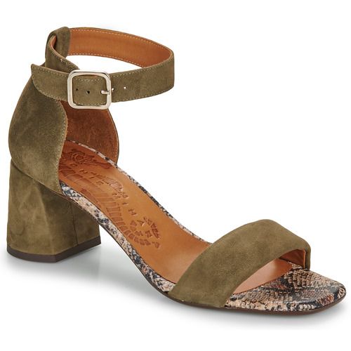 Sandali Chie Mihara RYAN Kaki Donna: eleganti sandali in tonalità kaki, con design sofisticato e dettagli raffinati. Perfetti per ogni occasione, questi sandali offrono comfort e stile. Ideali per l'estate, si abbinano facilmente a qualsiasi outfit. Scopri il comfort e la classe dei sandali Chie Mihara RYAN Kaki ora!