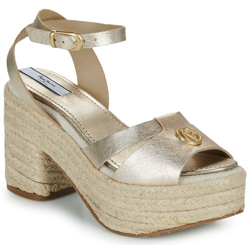 Sandali Donna Pepe Jeans TAFFY NIGHT Oro - eleganti e versatili, perfetti per le occasioni speciali. Realizzati in materiali di alta qualità, questi sandali combinano comfort e stile. Ideali da abbinare a vestiti estivi o look casual. Aggiungi un tocco di classe al tuo guardaroba con i sandali Pepe Jeans TAFFY NIGHT Oro.