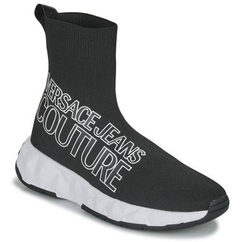 Sneakers alte Versace Jeans Couture 74VA3SB9-ZS671 Nero per donna, elegante e alla moda, ideali per un look urbano moderno. Queste sneakers offrono comfort e stile, perfette per ogni occasione. Acquista ora le versatili sneakers alte Versace, disponibili in colore nero, per completare il tuo guardaroba con un tocco di classe.