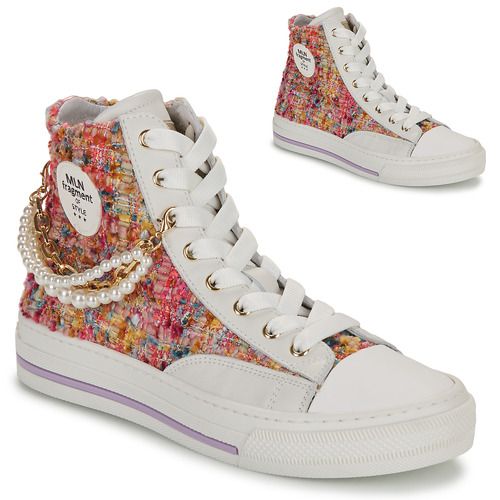 Sneakers alte Meline Bianco da donna, eleganti e versatili, perfette per ogni occasione. Design moderno con dettagli raffinati, per un look alla moda e confortevole. Ideali per il tempo libero e le attività quotidiane. Acquista ora le Meline Bianco per un tocco di stile unico nel tuo guardaroba.