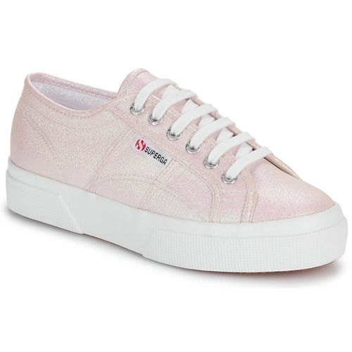 Sneakers basse Superga 2740 LAME Oro per donna, eleganti e versatili, perfette per ogni occasione. Stile moderno con dettagli dorati, ideali per completare il tuo outfit con un tocco di classe. Scarpe comode e di tendenza, perfette per la primavera e l'estate. Acquista ora le Superga 2740 LAME Oro e fai risaltare il tuo look!
