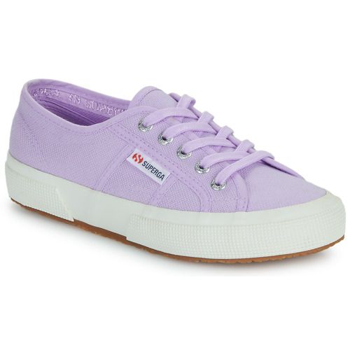 Sneakers basse Superga 2750 COTON Viola per donna, stili eleganti e confortevoli, perfette per ogni occasione. Scegli la qualità e il design senza tempo delle sneakers Superga, ideali per un look casual e trendy.