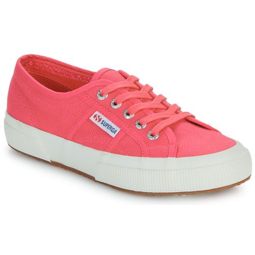Sneakers basse Superga 2750 COTON rosa per donna, in cotone traspirante, perfette per un look casual e alla moda. Queste sneakers leggere offrono comfort e stile, ideali per ogni occasione. Acquista ora le Superga 2750 COTON rosa e completa il tuo outfit con un tocco di eleganza e freschezza.