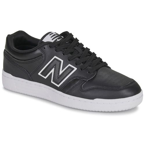 Sneakers basse New Balance 480 nere da donna, eleganti e comfortable, perfette per ogni look casual. Ideali per le appassionate di moda e sport, queste scarpe offrono stile e versatilità.