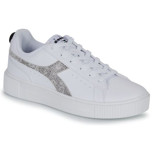 Sneakers basse Diadora AMBER ANIMALIER Bianco per donna, eleganti e alla moda, ideali per un look casual. Queste sneakers presentano un design animalier distintivo, perfette per ogni occasione. Combina comfort e stile con Diadora AMBER ANIMALIER, un must-have per la tua collezione di calzature.
