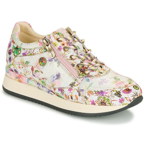 Sneakers basse Donna Laura Vita GYCMO in bianco, eleganti e versatile, ideali per ogni occasione. Con dettagli raffinati e una comoda suola, queste scarpe offrono un perfetto equilibrio tra stile e comfort. Perfette per completare il tuo outfit quotidiano con un tocco di classe.