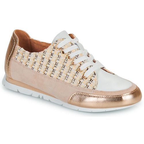 Sneakers basse Karston CAMINO beige da donna, eleganti e versatili, ideali per un look casual e alla moda. Perfette per ogni occasione, queste scarpe offrono comfort e stile, rendendole un must-have per il guardaroba femminile. Scopri la qualità e il design raffinato delle sneakers Karston CAMINO.